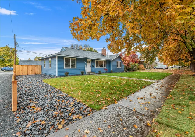 Photo 1 of Single family home for sale at 301 Pioneer Dr, Wenatchee, WA 98801 | MLS# NWM2598487 | Listing updated on 2026-10-28