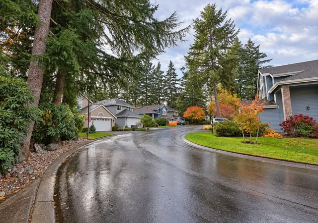 Photo 2 of Single family home for sale at 6317 83rd Avenue W, University Place, WA 98467 | MLS# NWM2598505 | Listing updated on 2026-10-30