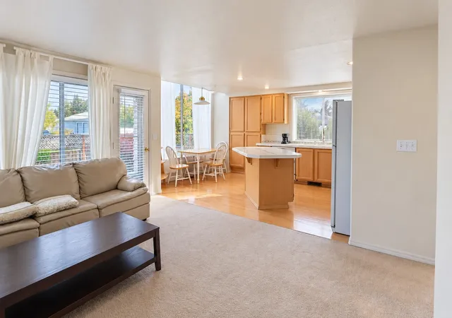 Photo 4 of Single family home for sale at 6317 83rd Avenue W, University Place, WA 98467 | MLS# NWM2598505 | Listing updated on 2026-10-30
