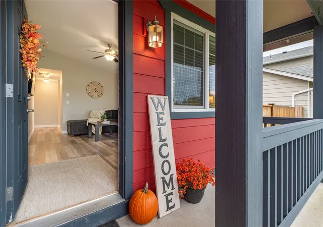 Photo 3 of Single family home for sale at 4731 Sandcastle Dr, Blaine, WA 98230 | MLS# NWM2598519 | Listing updated on 2026-10-28