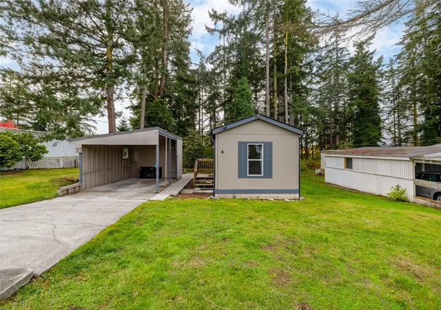 Photo 2 of Manufactured home for sale at 1361 Ne Goldie St #4, Oak Harbor, WA 98277 | MLS# NWM2598550 | Listing updated on 2026-10-28