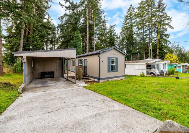 Photo 3 of Manufactured home for sale at 1361 Ne Goldie St #4, Oak Harbor, WA 98277 | MLS# NWM2598550 | Listing updated on 2026-10-28