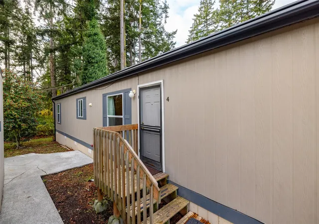 Photo 4 of Manufactured home for sale at 1361 NE Goldie St #4, Oak Harbor, WA 98277 | MLS# NWM2598550 | Listing updated on 2026-10-28