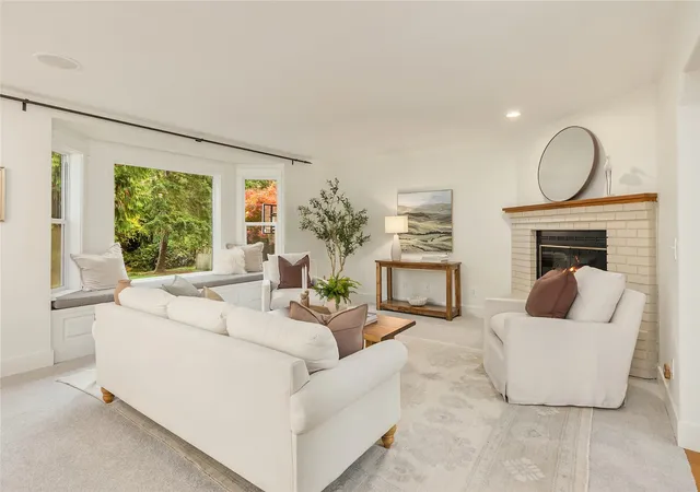 Photo 4 of Single family home for sale at 1864 Commodore Ln NW, Bainbridge Island, WA 98110 | MLS# NWM2598570 | Listing updated on 2026-10-29