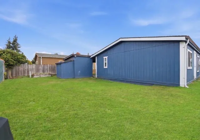 Photo 3 of Manufactured home for sale at 725 37th Street E #36, Auburn, WA 98002 | MLS# NWM2598579 | Listing updated on 2026-10-28