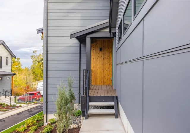Photo 3 of Single family home for sale at 1122 Divine Ln, Bellingham, WA 98229 | MLS# NWM2598594 | Listing updated on 2026-10-28