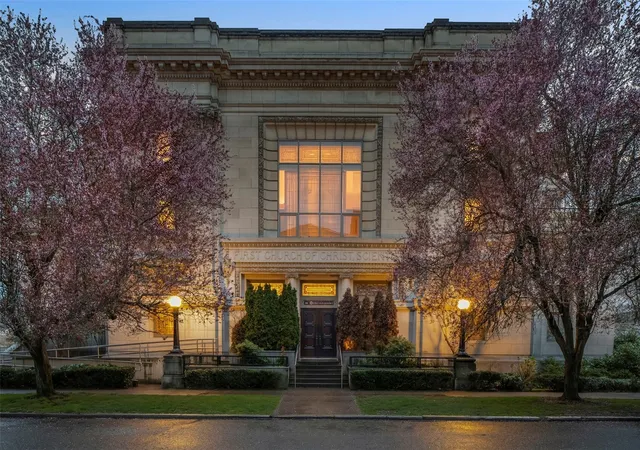 Townhouse for sale at 1849 16th Avenue, Seattle, WA 98122 | MLS# NWM2598606