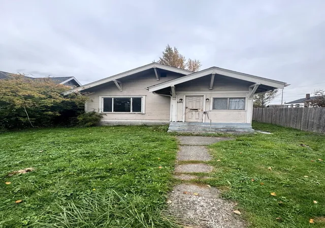 Single family home for sale at 2231 Lincoln St, Bellingham, WA 98225 | MLS# NWM2598609