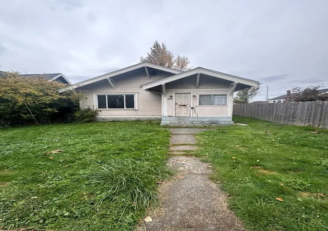 Photo 2 of Single family home for sale at 2231 Lincoln St, Bellingham, WA 98225 | MLS# NWM2598609 | Listing updated on 2026-10-27