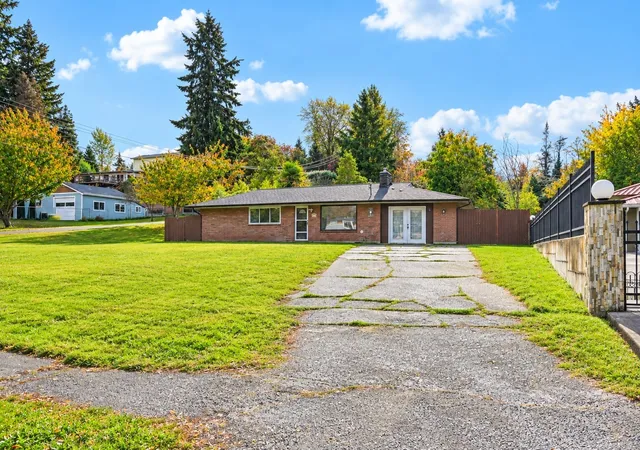 Photo 3 of Single family home for sale at 1649 S 223rd Street, Des Moines, WA 98198 | MLS# NWM2598648 | Listing updated on 2026-10-29