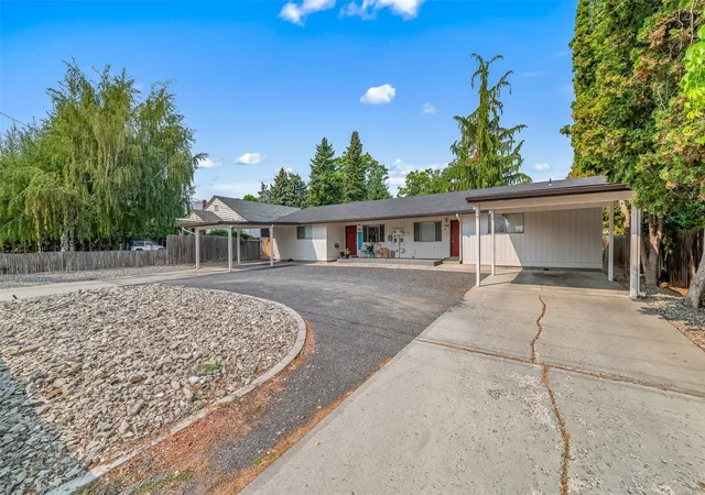 Photo 3 of House for sale at 120 N Miller St, Wenatchee, WA 98801 | MLS# NWM2598658 | Listing updated on 2026-10-28