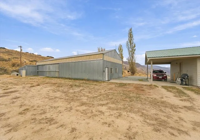 Photo 2 of Single family home for sale at 685 NW Road 20, Waterville, WA 98858 | MLS# NWM2598693 | Listing updated on 2026-10-28