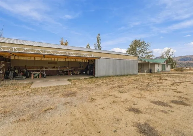 Photo 4 of Single family home for sale at 685 NW Road 20, Waterville, WA 98858 | MLS# NWM2598693 | Listing updated on 2026-10-28