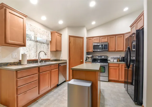 Photo 3 of Single family home for sale at 329 N Barker St, Mount Vernon, WA 98273 | MLS# NWM2598705 | Listing updated on 2026-10-29