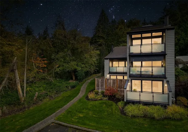 Condo for sale at 11230 NE 68th Street #C, Kirkland, WA 98033 | MLS# NWM2598708