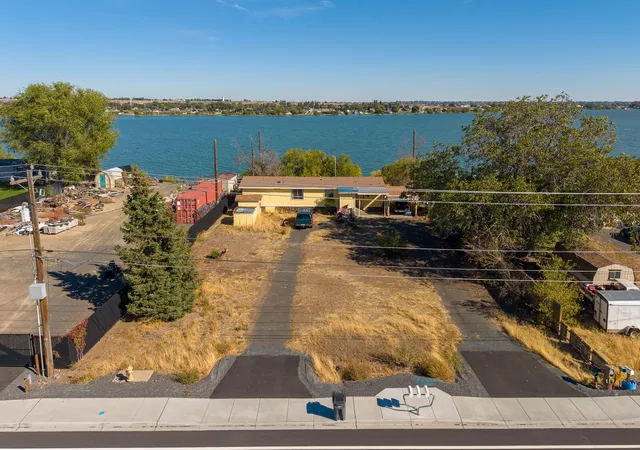 Photo 1 of Manufactured home for sale at 3107 Westshore Dr NE, Moses Lake, WA 98837 | MLS# NWM2598710 | Listing updated on 2026-10-28