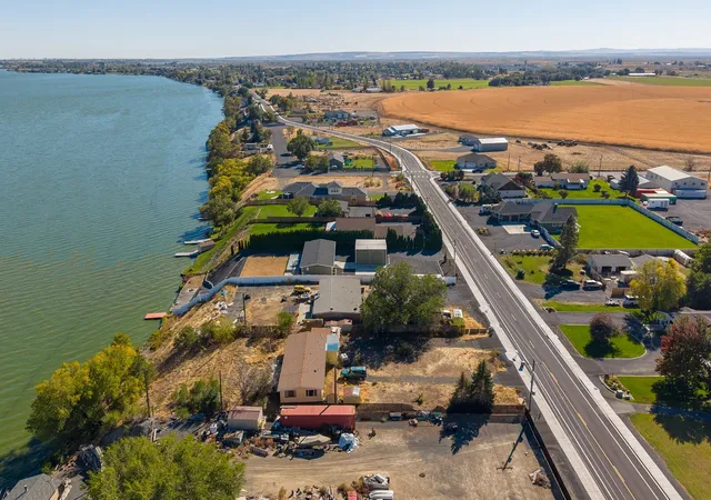Photo 4 of Manufactured home for sale at 3107 Westshore Dr NE, Moses Lake, WA 98837 | MLS# NWM2598710 | Listing updated on 2026-10-28