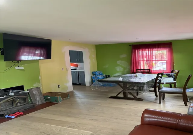Photo 2 of Single family home for sale at 631 1st Avenue S, Kent, WA 98032 | MLS# NWM2598720 | Listing updated on 2026-10-29