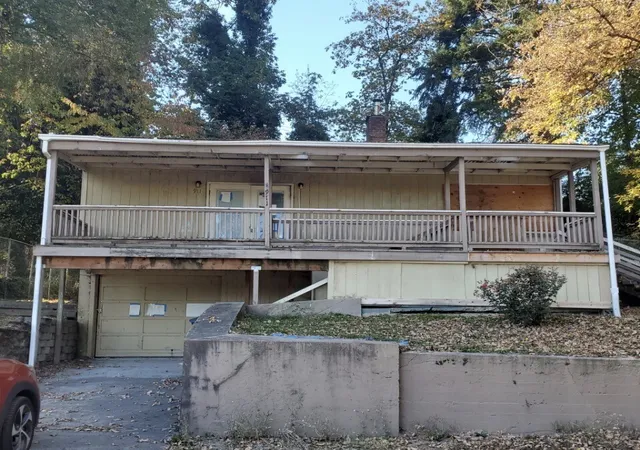 Photo 1 of Single family home for sale at 911 Allen Dr, Kelso, WA 98626 | MLS# NWM2598727 | Listing updated on 2026-10-28