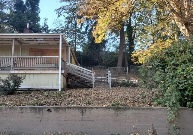 Photo 2 of Single family home for sale at 911 Allen Dr, Kelso, WA 98626 | MLS# NWM2598727 | Listing updated on 2026-10-28