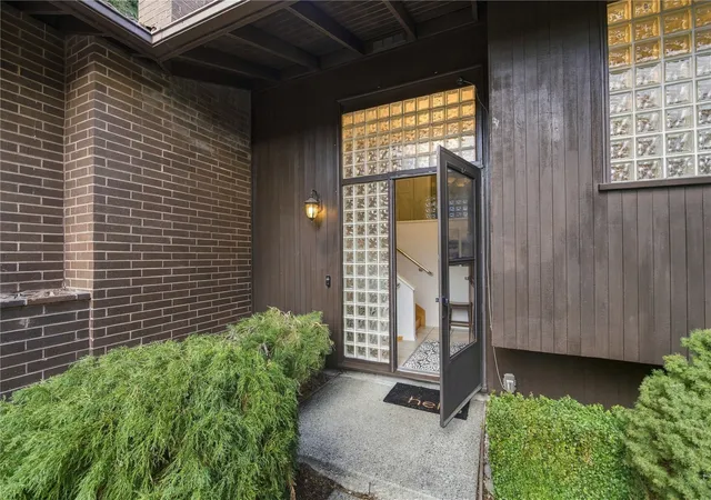 Photo 1 of Single family home for sale at 606 N 178th Street, Shoreline, WA 98133 | MLS# NWM2598730 | Listing updated on 2026-10-29