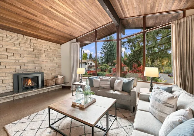 Photo 2 of Single family home for sale at 606 N 178th Street, Shoreline, WA 98133 | MLS# NWM2598730 | Listing updated on 2026-10-29