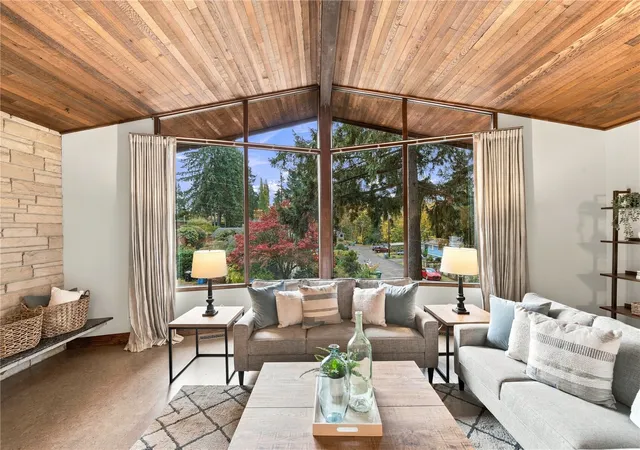 Photo 3 of Single family home for sale at 606 N 178th Street, Shoreline, WA 98133 | MLS# NWM2598730 | Listing updated on 2026-10-29