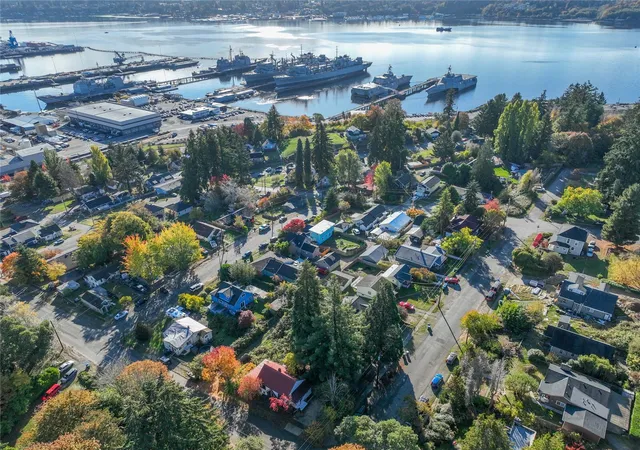 Photo 2 of Single family home for sale at 506 S Yantic Ave, Bremerton, WA 98312 | MLS# NWM2598753 | Listing updated on 2026-10-27