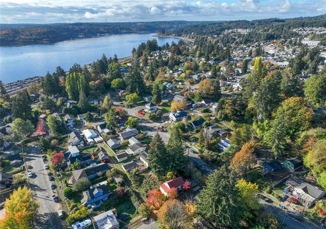 Photo 3 of Single family home for sale at 506 S Yantic Ave, Bremerton, WA 98312 | MLS# NWM2598753 | Listing updated on 2026-10-27