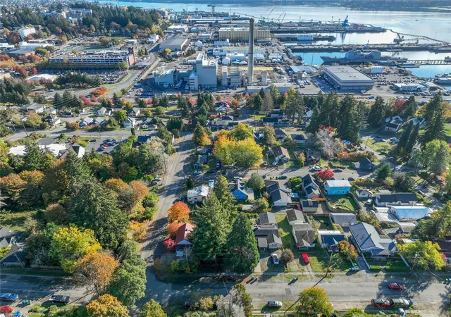 Photo 4 of Single family home for sale at 506 S Yantic Ave, Bremerton, WA 98312 | MLS# NWM2598753 | Listing updated on 2026-10-27