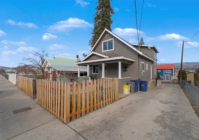 Photo 3 of Multi family home for sale at 533 Methow #A,B,C, Wenatchee, WA 98801 | MLS# NWM2598775 | Listing updated on 2026-10-28