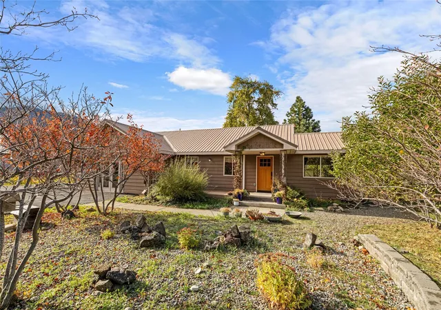 Photo 3 of Single family home for sale at 870 Upper Peoh Point Rd, Cle Elum, WA 98922 | MLS# NWM2598784 | Listing updated on 2026-10-29