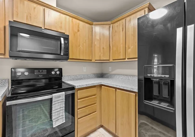 Photo 3 of Manufactured home for sale at 14322 Admiralty Way #12, Lynnwood, WA 98087 | MLS# NWM2598797 | Listing updated on 2026-10-28