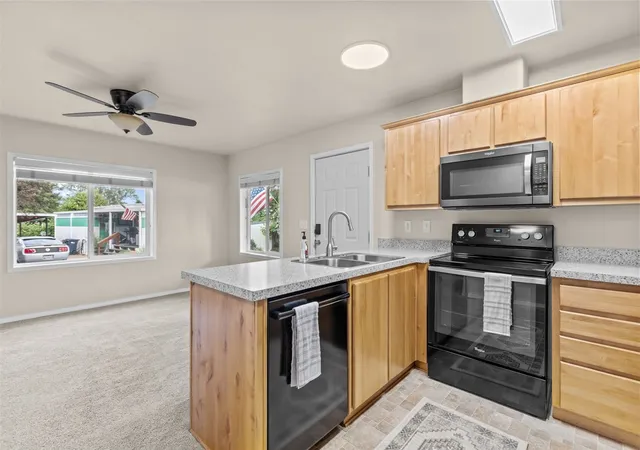 Photo 4 of Manufactured home for sale at 14322 Admiralty Way #12, Lynnwood, WA 98087 | MLS# NWM2598797 | Listing updated on 2026-10-28