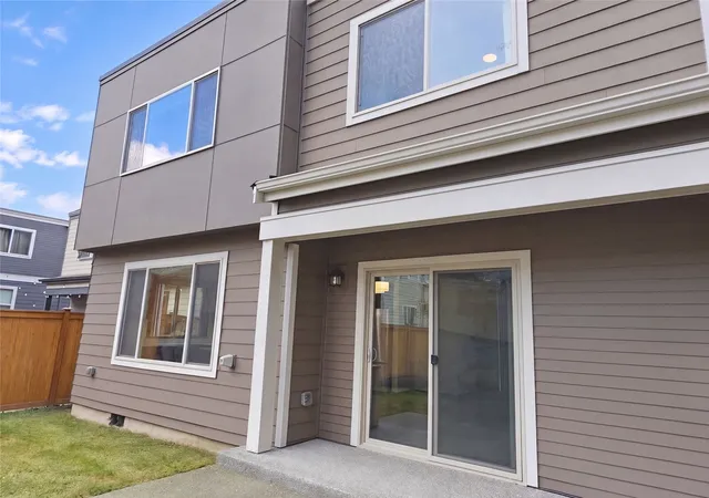 Photo 4 of Single family home for sale at 18320 3rd Drive SE, Bothell, WA 98012 | MLS# NWM2598821 | Listing updated on 2026-10-28