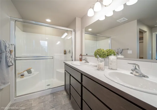 Photo 3 of Single family home for sale at 4337 W Cove Dr, Moses Lake, WA 98837 | MLS# NWM2598823 | Listing updated on 2026-10-28