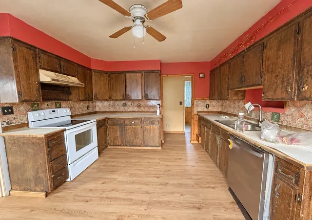 Photo 1 of Single family home for sale at 1015 Maple St, Hoquiam, WA 98550 | MLS# NWM2598862 | Listing updated on 2026-10-28