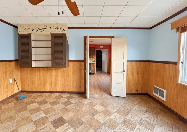 Photo 4 of Single family home for sale at 1015 Maple St, Hoquiam, WA 98550 | MLS# NWM2598862 | Listing updated on 2026-10-28