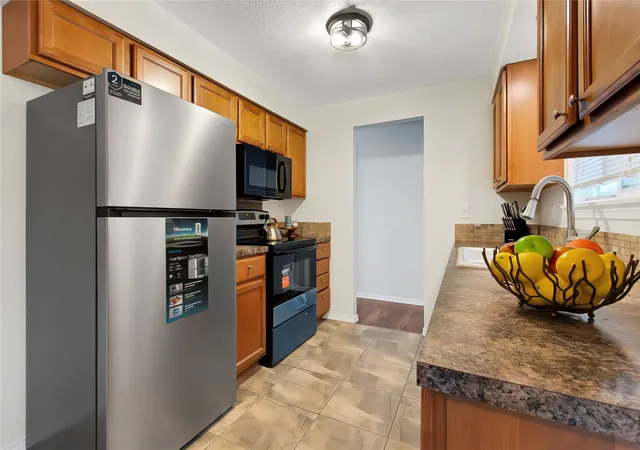 Photo 4 of Single family home for sale at 6627 E K St, Tacoma, WA 98404 | MLS# NWM2598870 | Listing updated on 2026-10-28