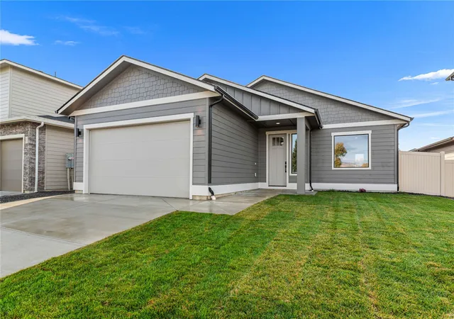 Photo 3 of Single family home for sale at 2548 5th Street SE, East Wenatchee, WA 98802 | MLS# NWM2598873 | Listing updated on 2026-10-29