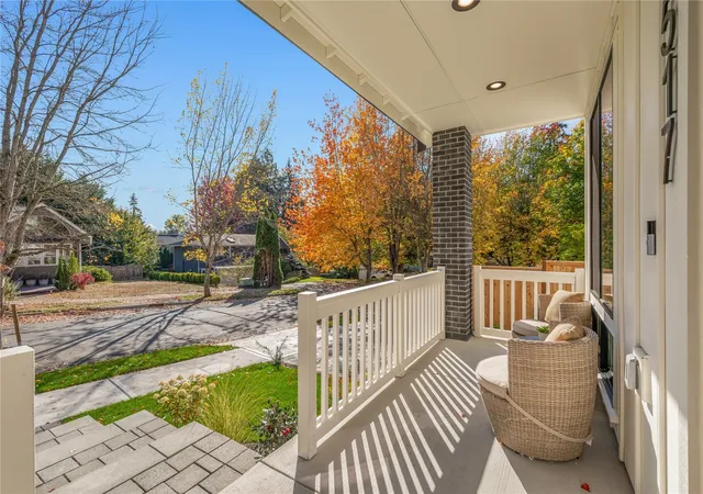 Photo 3 of Single family home for sale at 9517 117th Place NE, Kirkland, WA 98033 | MLS# NWM2598906 | Listing updated on 2026-10-29