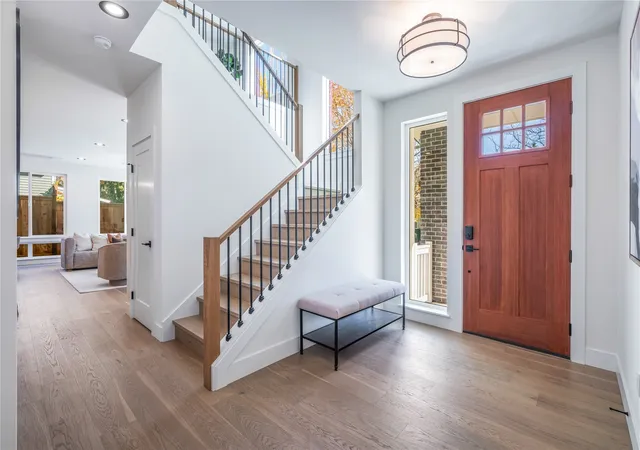 Photo 4 of Single family home for sale at 9517 117th Place NE, Kirkland, WA 98033 | MLS# NWM2598906 | Listing updated on 2026-10-29