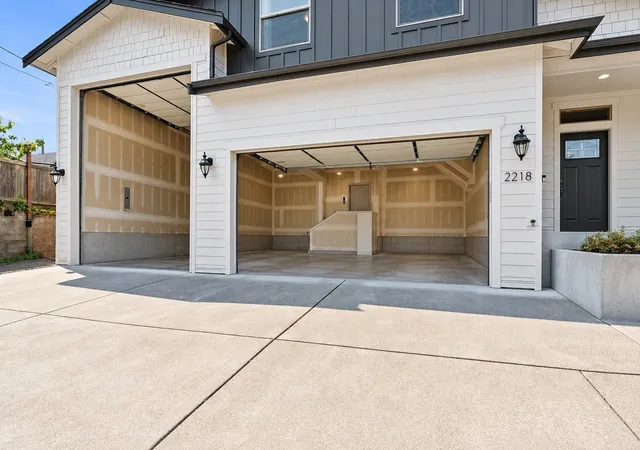 Photo 3 of Single family home for sale at 2218 N Huson St, Tacoma, WA 98406 | MLS# NWM2598919 | Listing updated on 2026-10-29