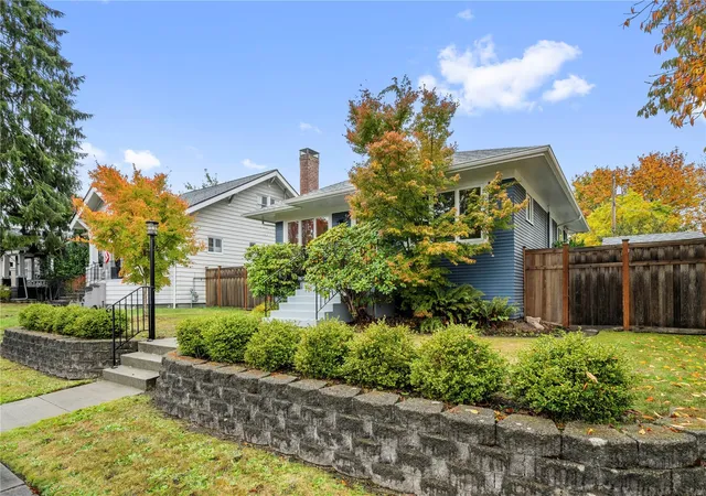 Photo 3 of Single family home for sale at 2306 Pine St, Everett, WA 98201 | MLS# NWM2598931 | Listing updated on 2026-10-29