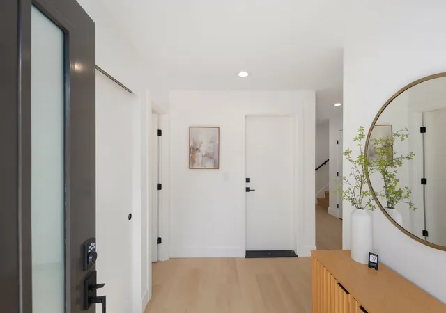 Photo 2 of Condo for sale at 9024 Corliss Ave N, Seattle, WA 98103 | MLS# NWM2598945 | Listing updated on 2026-10-28