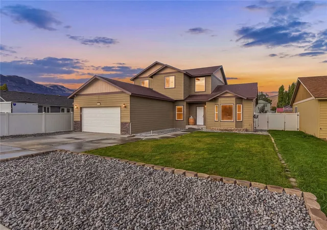 Single family home for sale at 1376 Center St, Rock Island, WA 98850 | MLS# NWM2598950