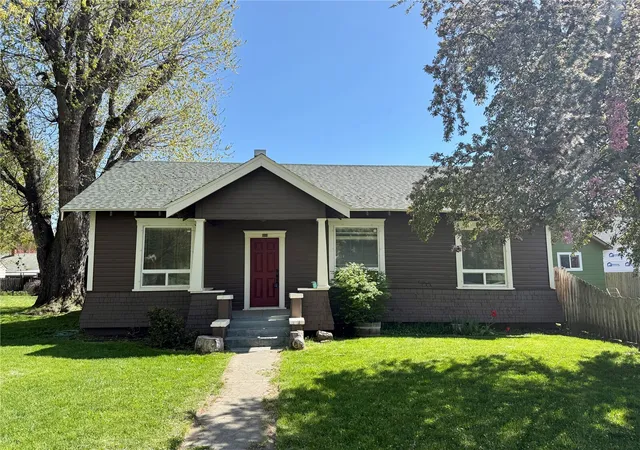 Photo 1 of Single family home for sale at 111 W Dayton Ave, Dayton, WA 99328 | MLS# NWM2598958 | Listing updated on 2026-10-28