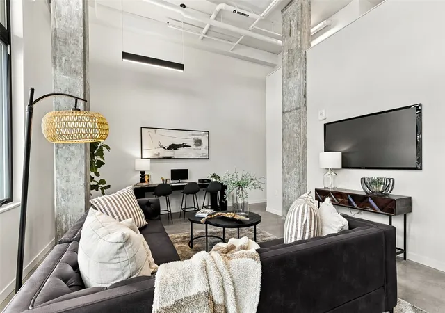 Photo 2 of Condo for sale at 6109 Phinney Ave N #103, Seattle, WA 98103 | MLS# NWM2599009 | Listing updated on 2026-10-30