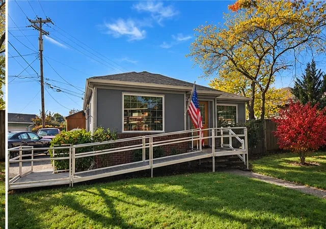 Photo 3 of Single family home for sale at 1923 Washington Way, Longview, WA 98632 | MLS# NWM2599039 | Listing updated on 2026-10-29