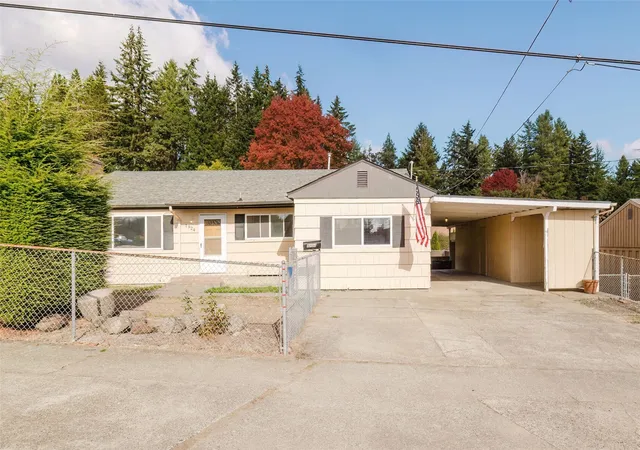 Photo 2 of Single family home for sale at 1924 Ne Virginia St, Bremerton, WA 98310 | MLS# NWM2599072 | Listing updated on 2026-10-28